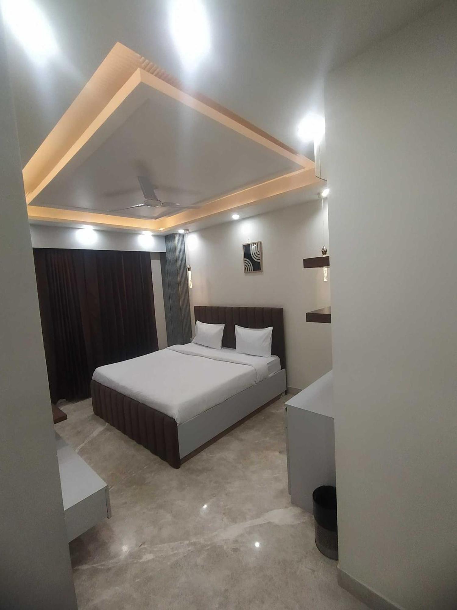 Super Hotel O Sector 43 Gurgaon Exterior photo